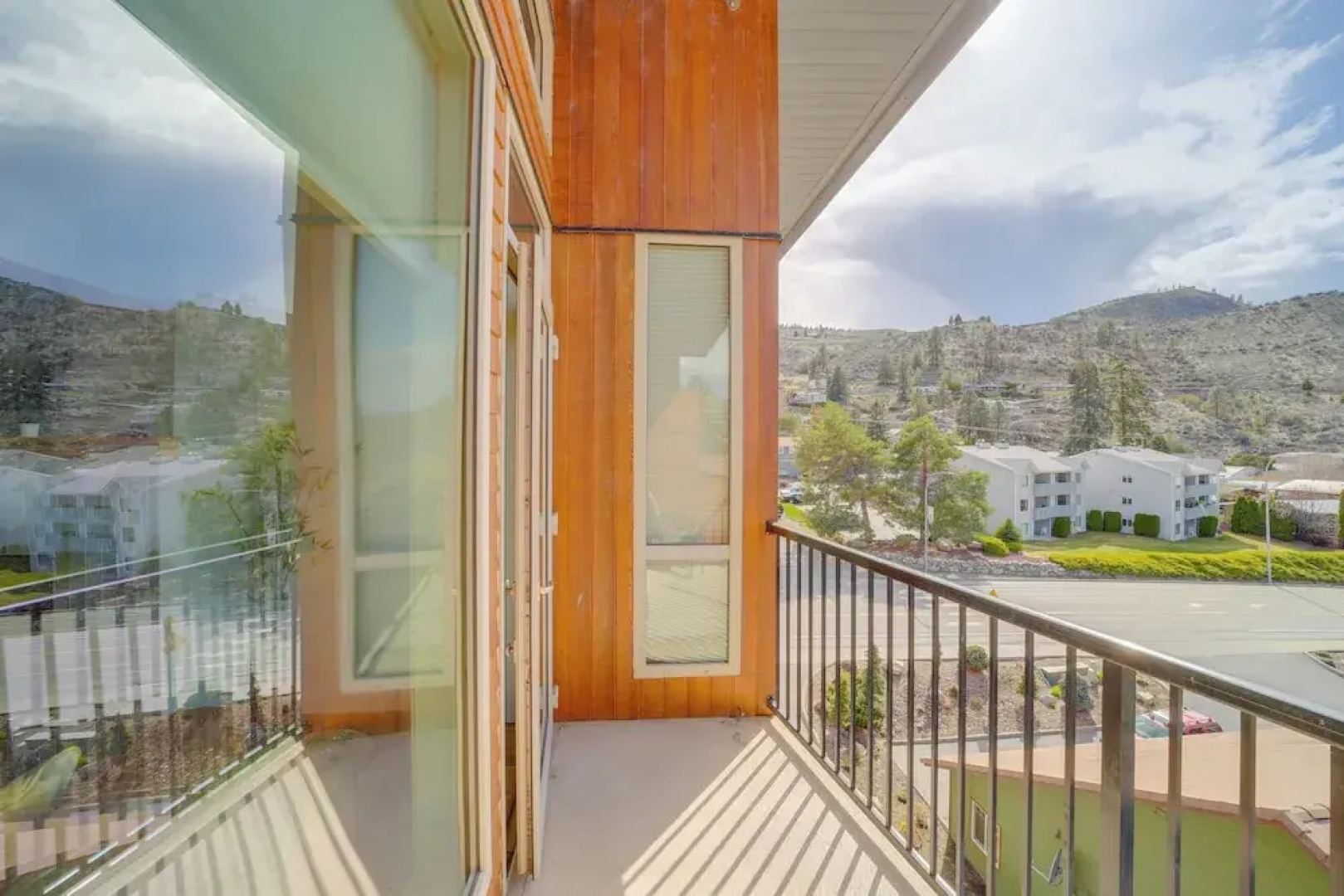 Walk to Lake Chelan: Top-level Waterfront Condo