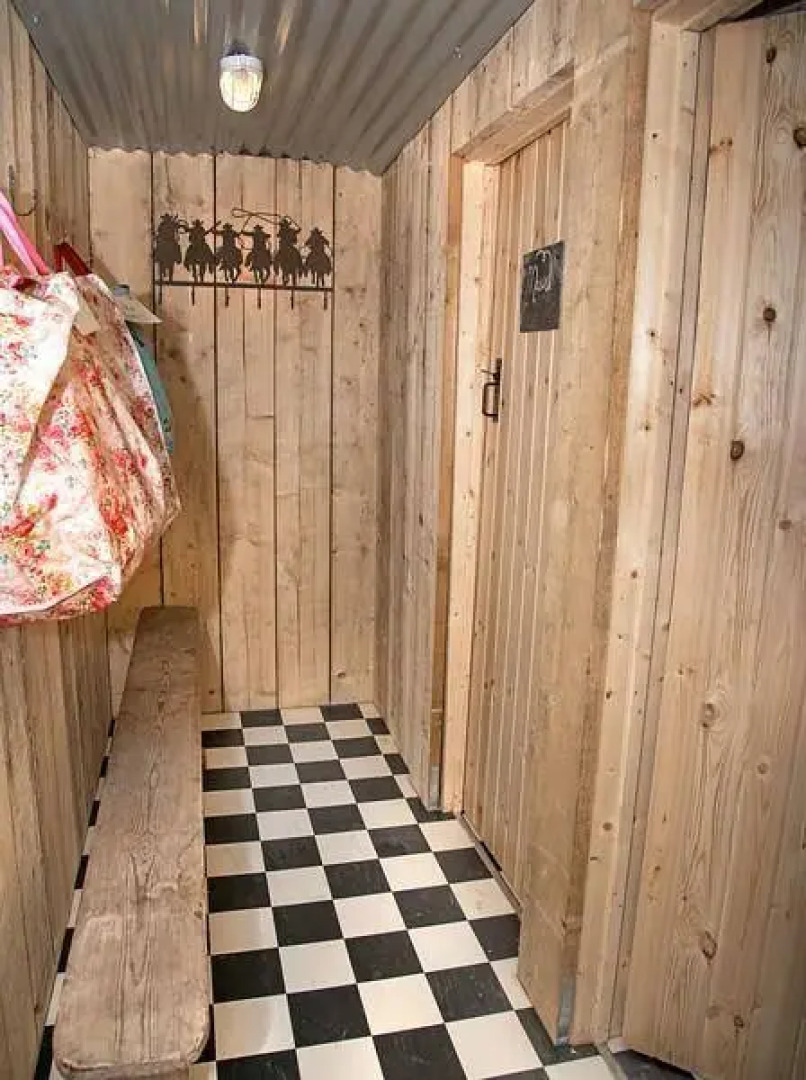 Mollies Hut And Mauds Hut