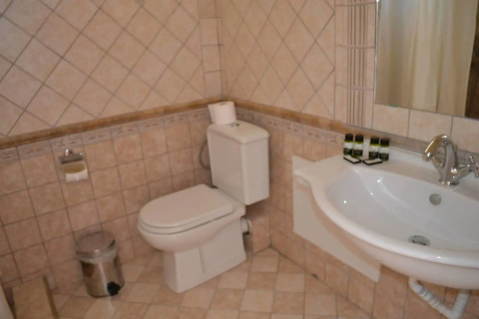 Edem Studios & Apartments