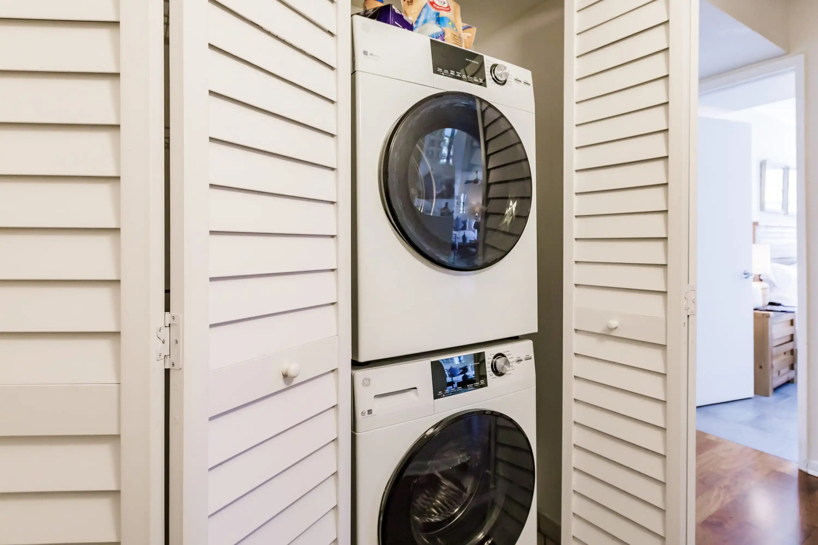 Uhost AI 3BR Condo Stunning Water Views