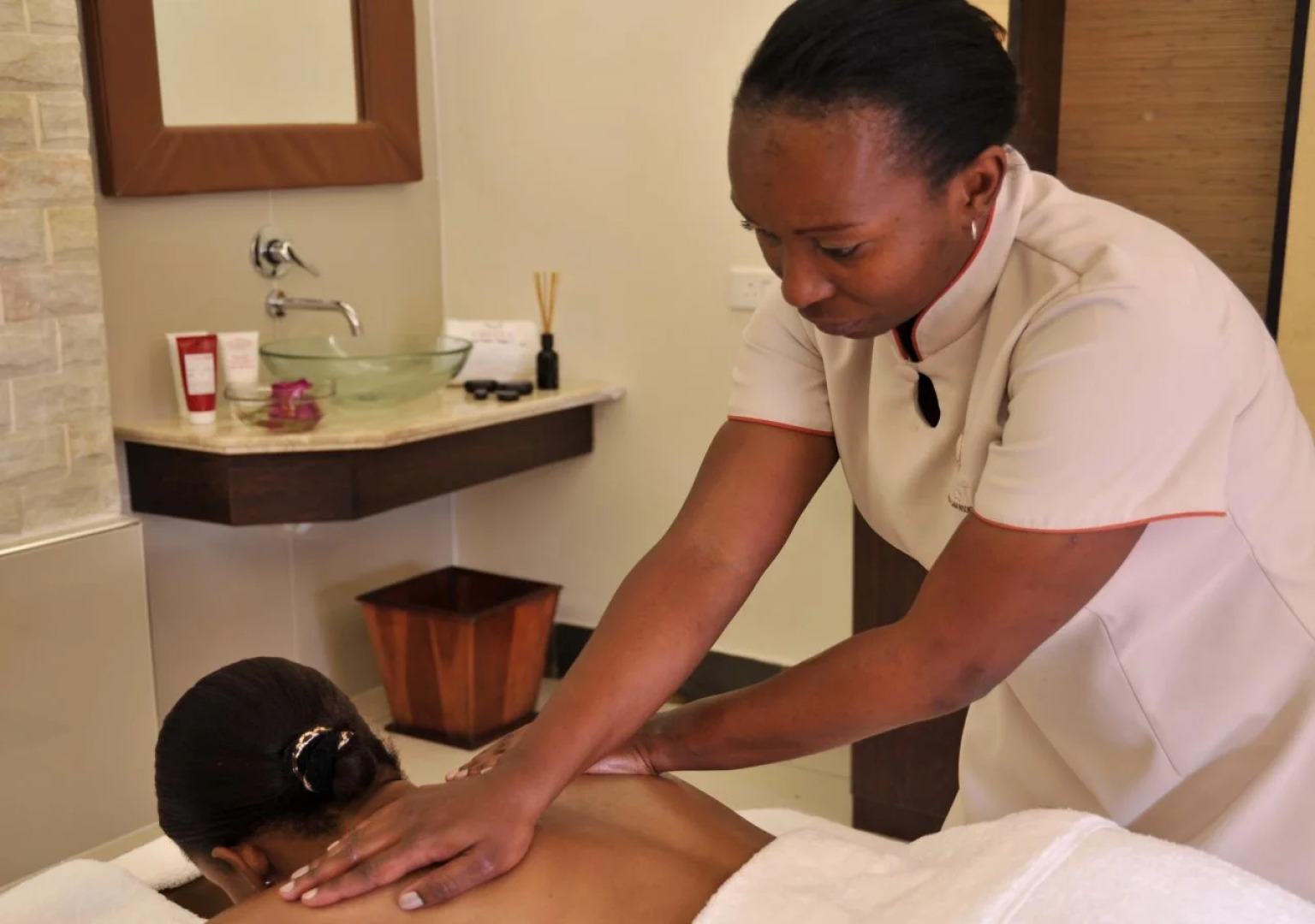 Cresta Mowana Safari Resort & Spa