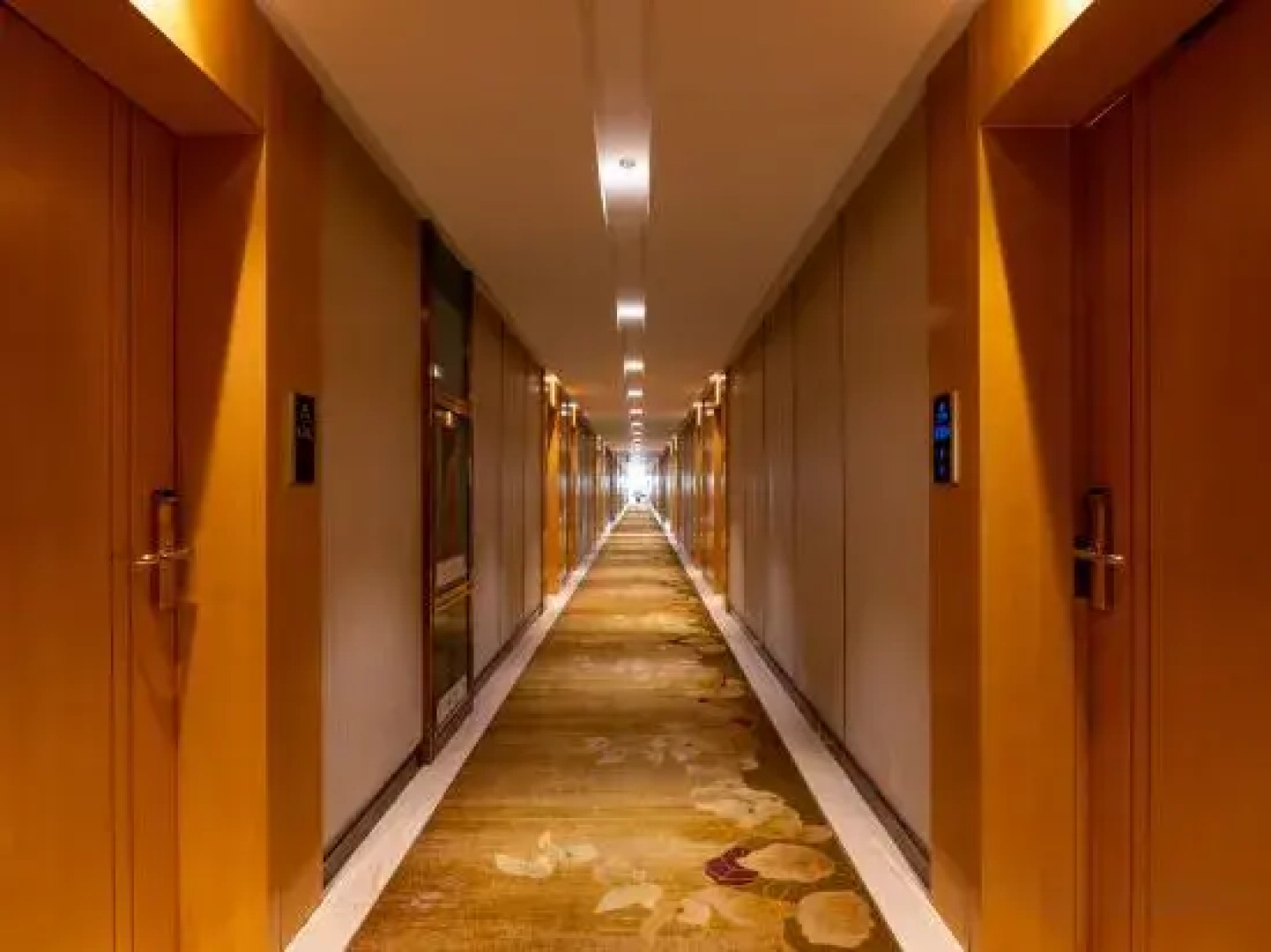 Huanghe Hotel(Gonghe Qinghai Lake Street Branch)
