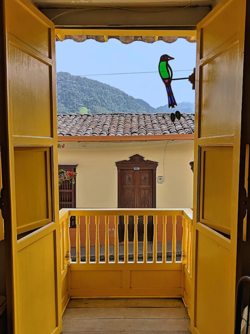 La Casa Amarilla