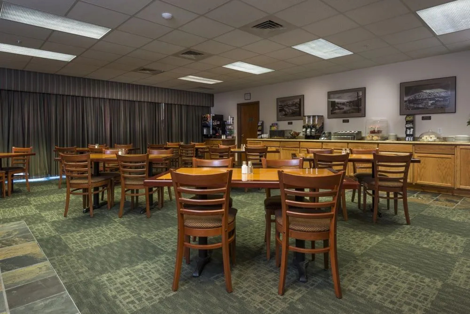 Wood River Inn & Suites