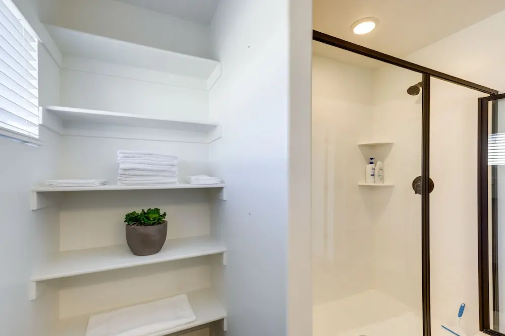 Inviting American Fork Home With Community Pool!