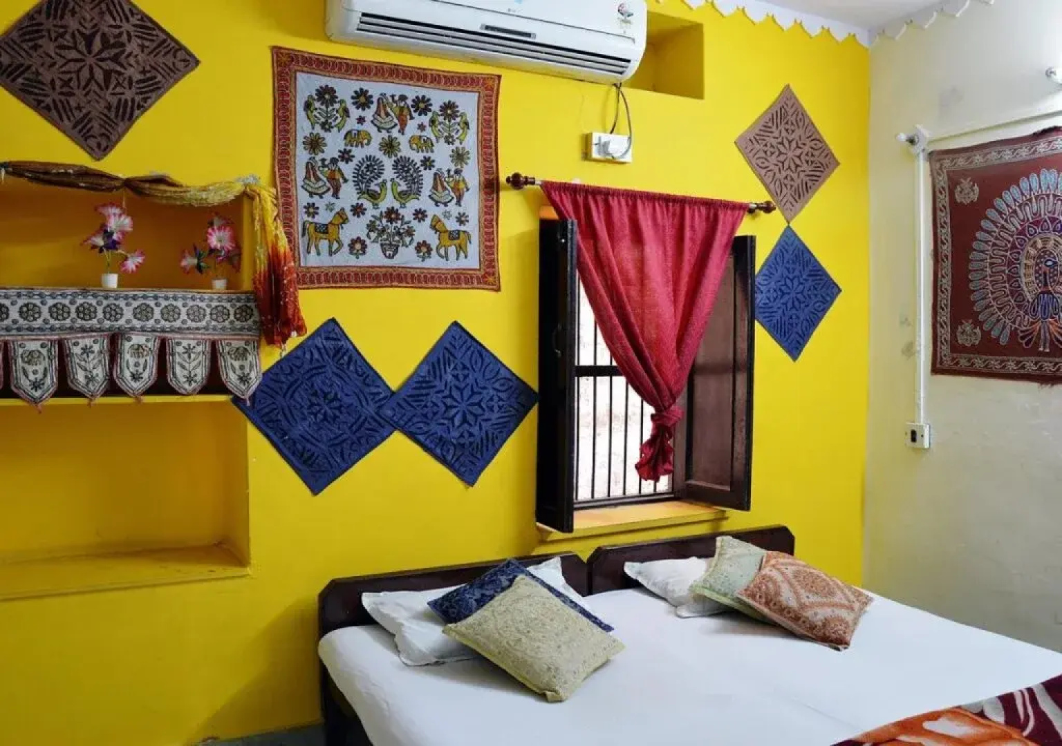 Monica Guest House and Safari