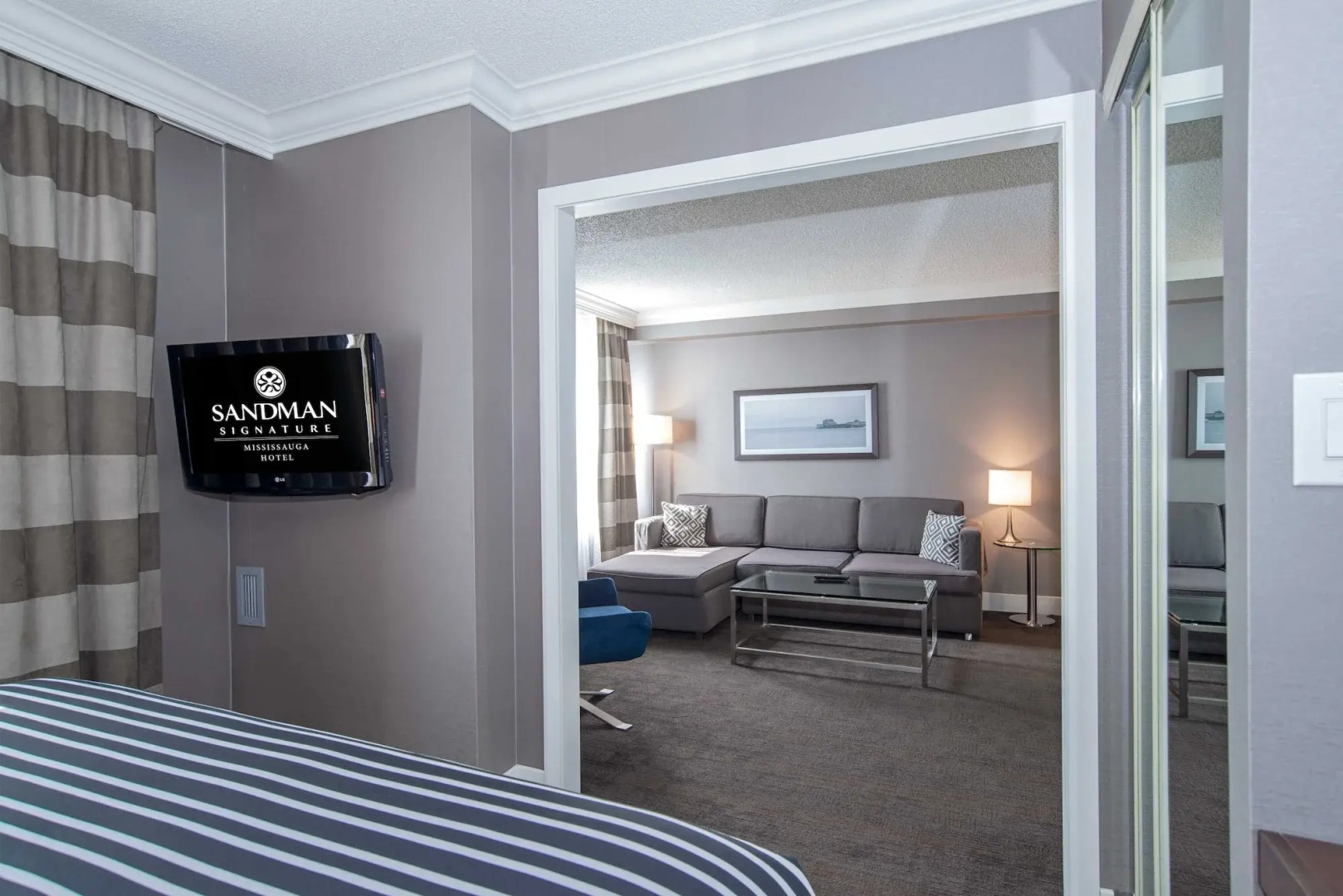 Sandman Signature Mississauga Hotel