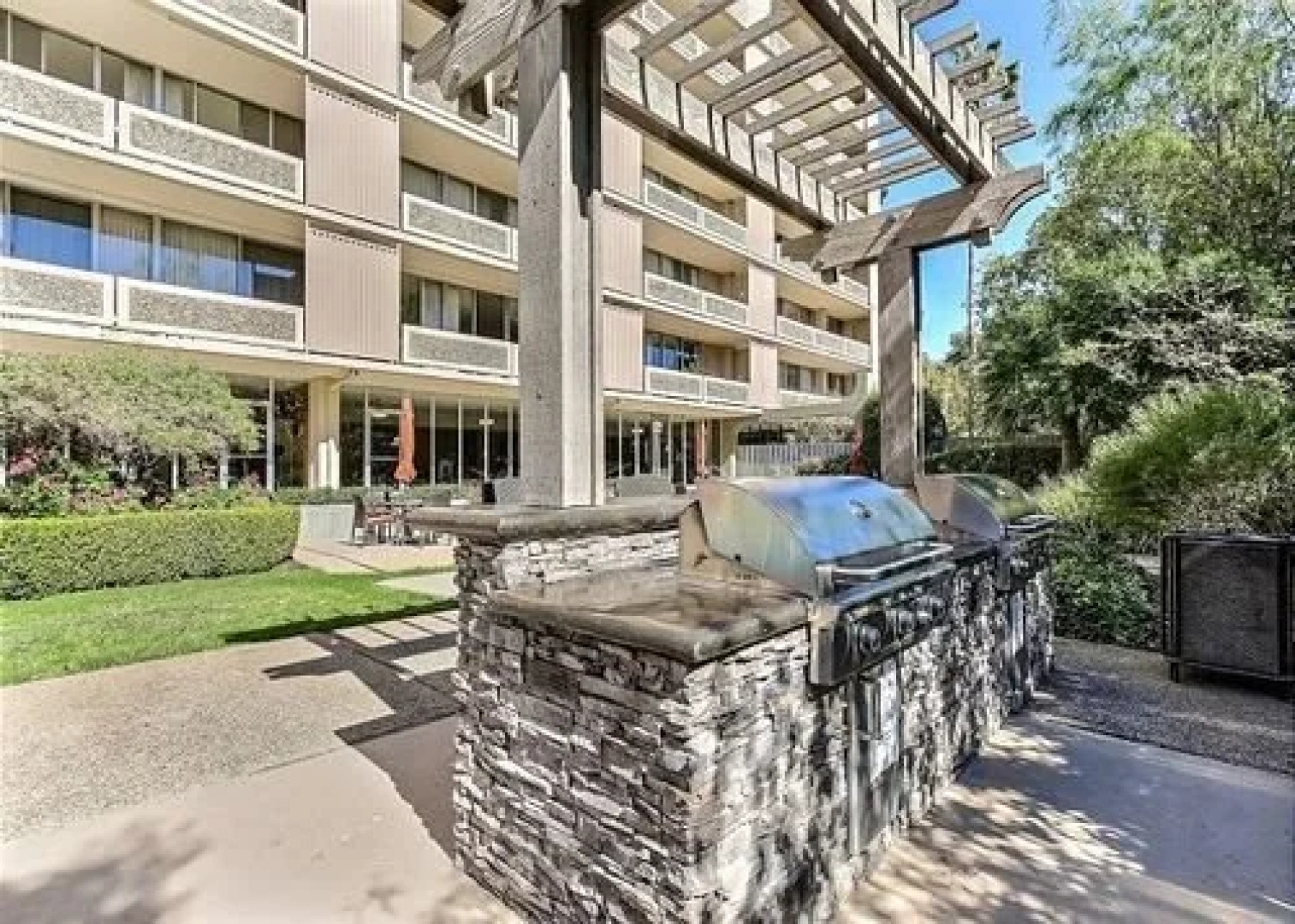 Hot Downtown1 Br apts in Palo Alto by RedAwning