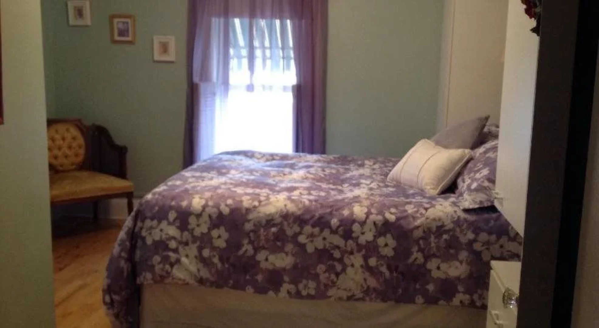 Maple Tourist Home Bed & Breakfast