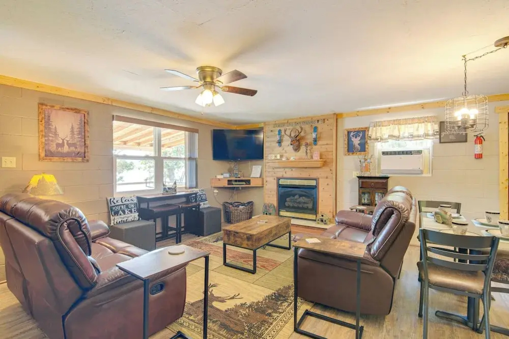 Waterfront Bull Shoals Lake Cabin w/ Deck + Views!