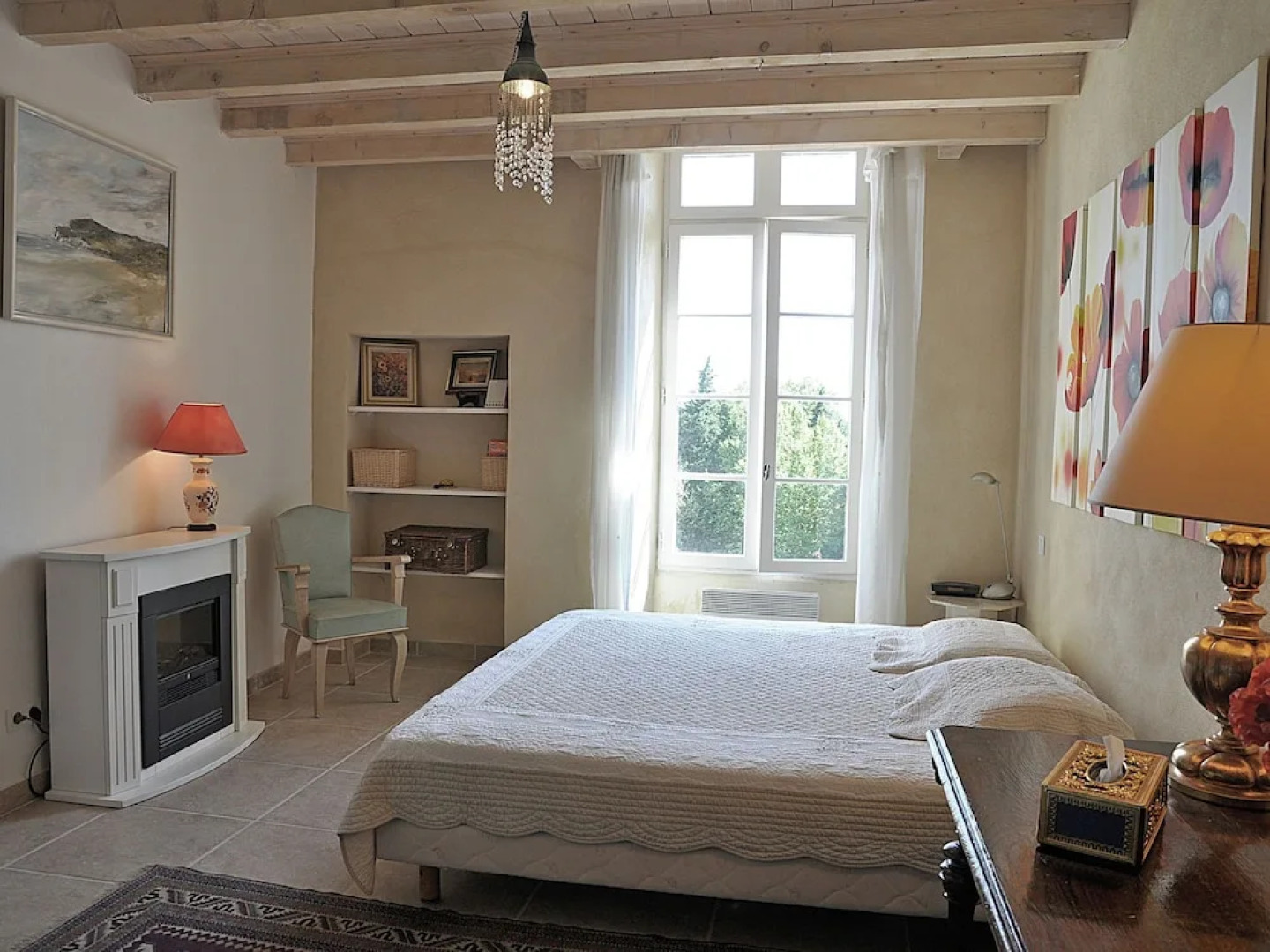 Apartment in an Original Castle With Garden in Jonquières