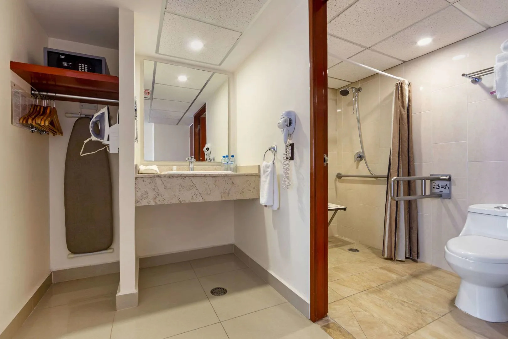 Hotel Hostal de Cortes