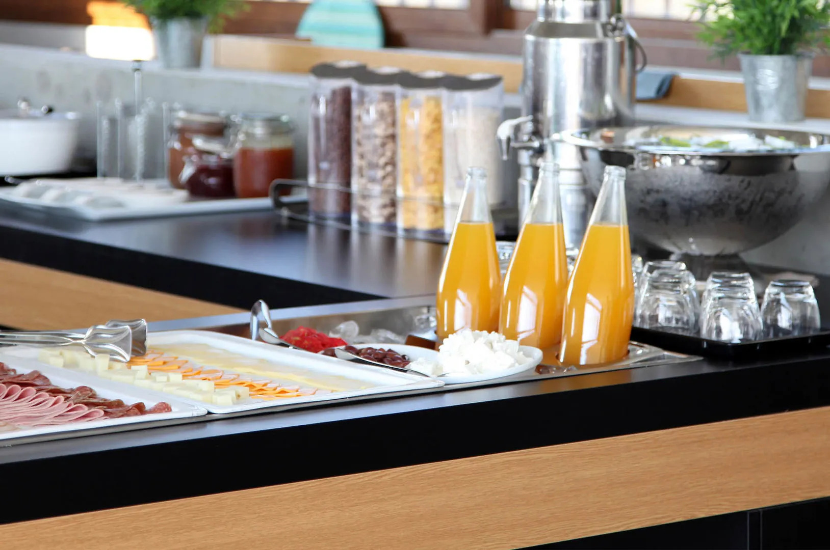 Thalatta Seaside Hotel