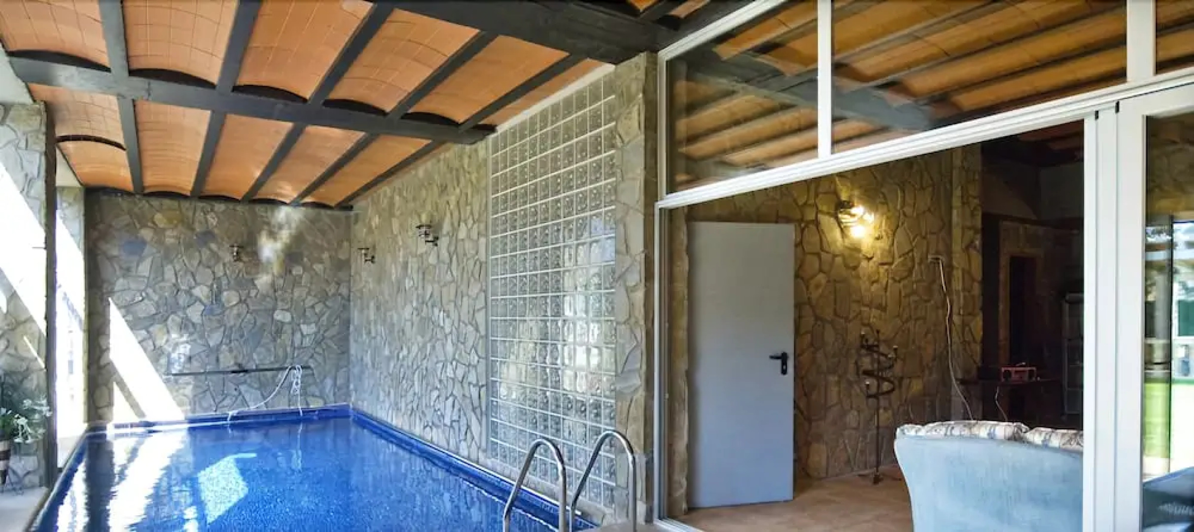 Chalet con piscina interior y sauna
