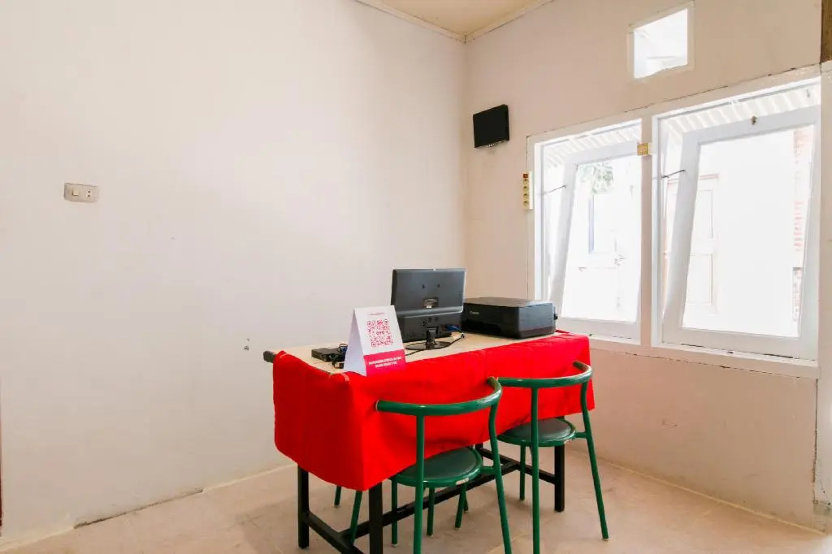 Capital O 1898 Louise Place