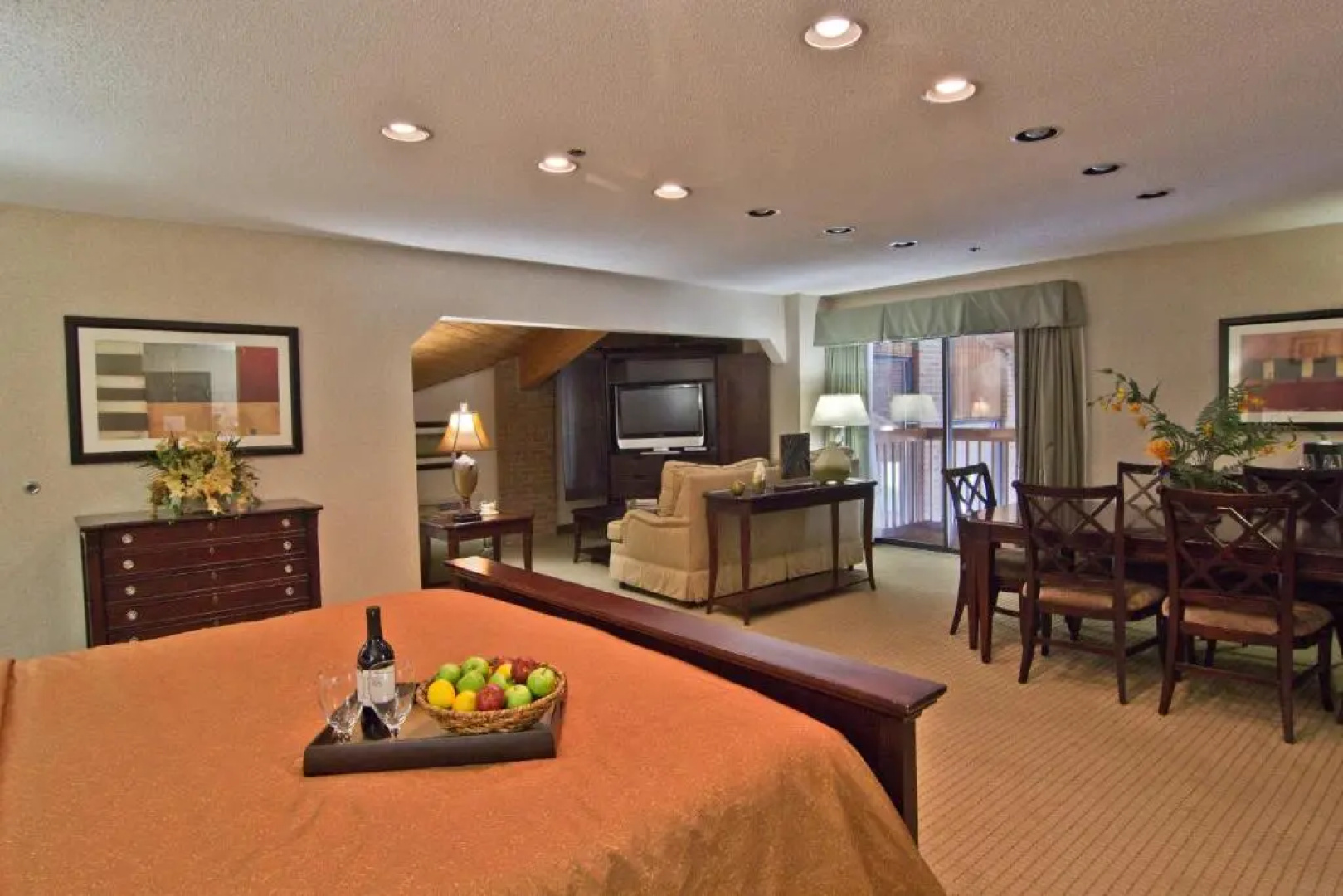 Christopher Inn and Suites