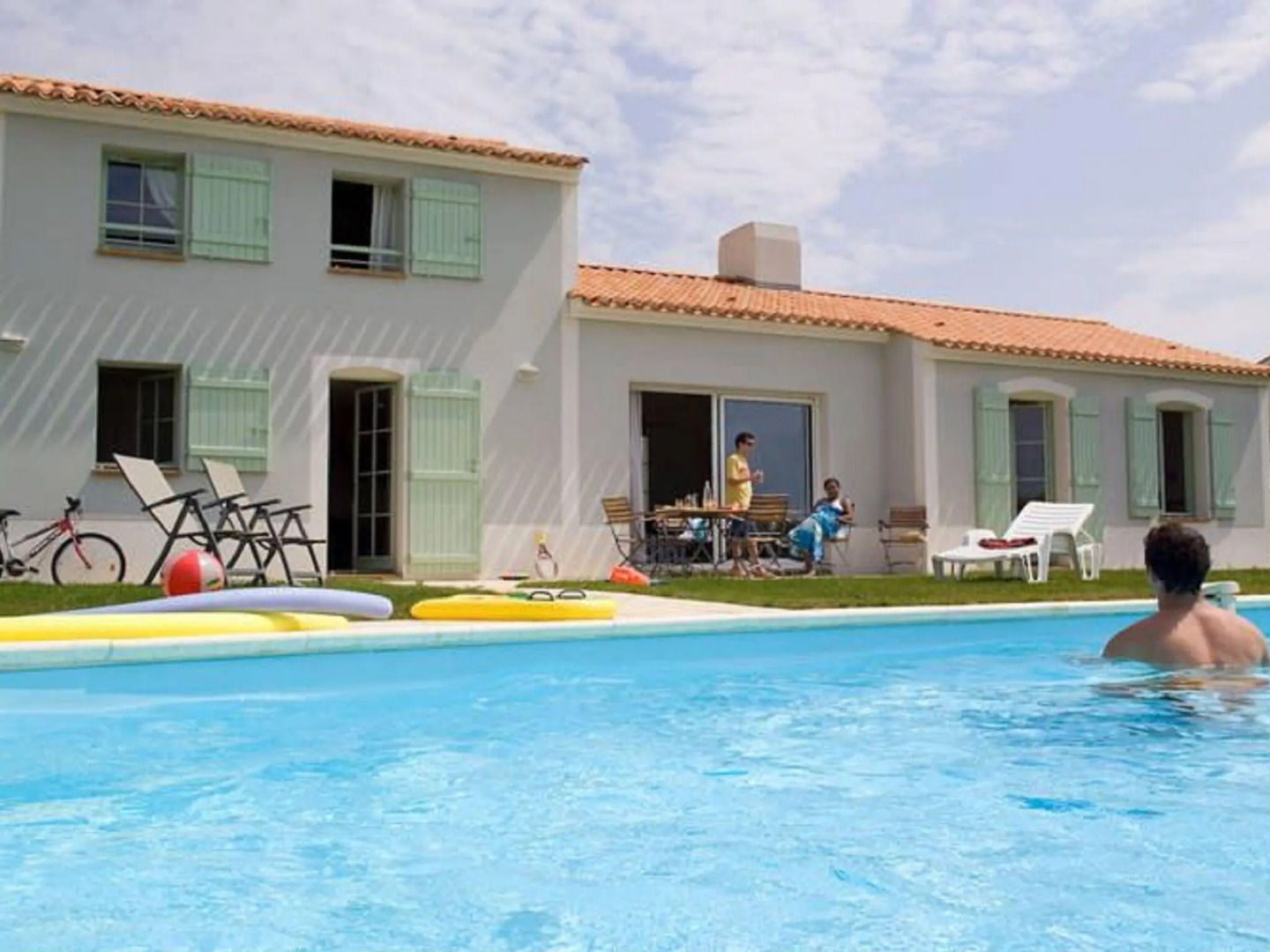 Spacious Villa With a Private Pool on a Golf Course in Loire