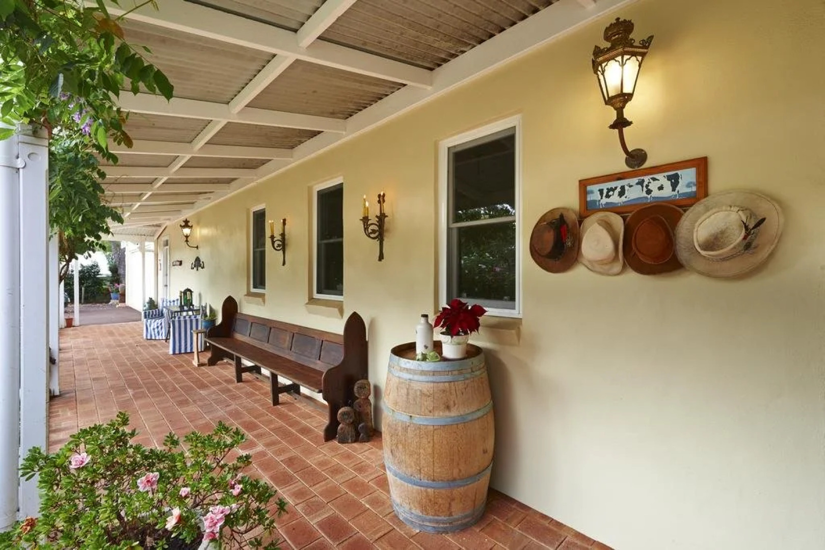 Karri House. Eat - Stay - Love