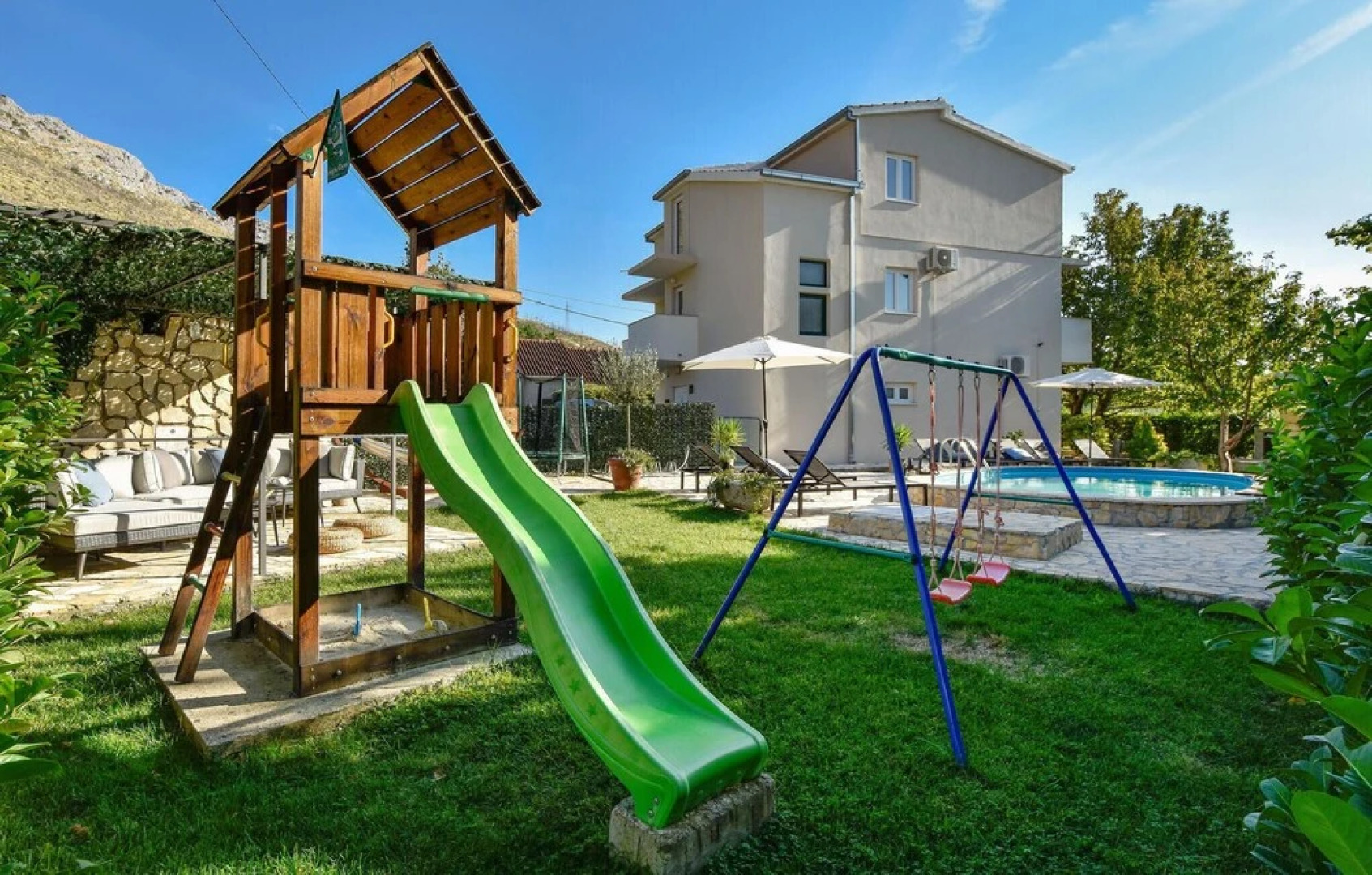 Beautiful Home in Zrnovnica With Wifi and 3 Bedrooms