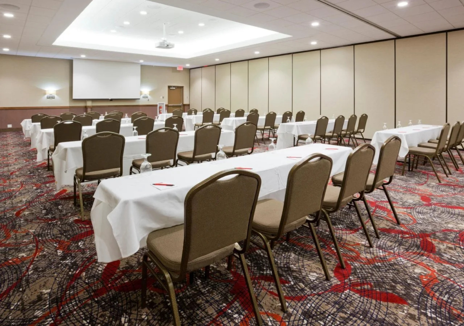 Holiday Inn Express & Suites Willmar by IHG