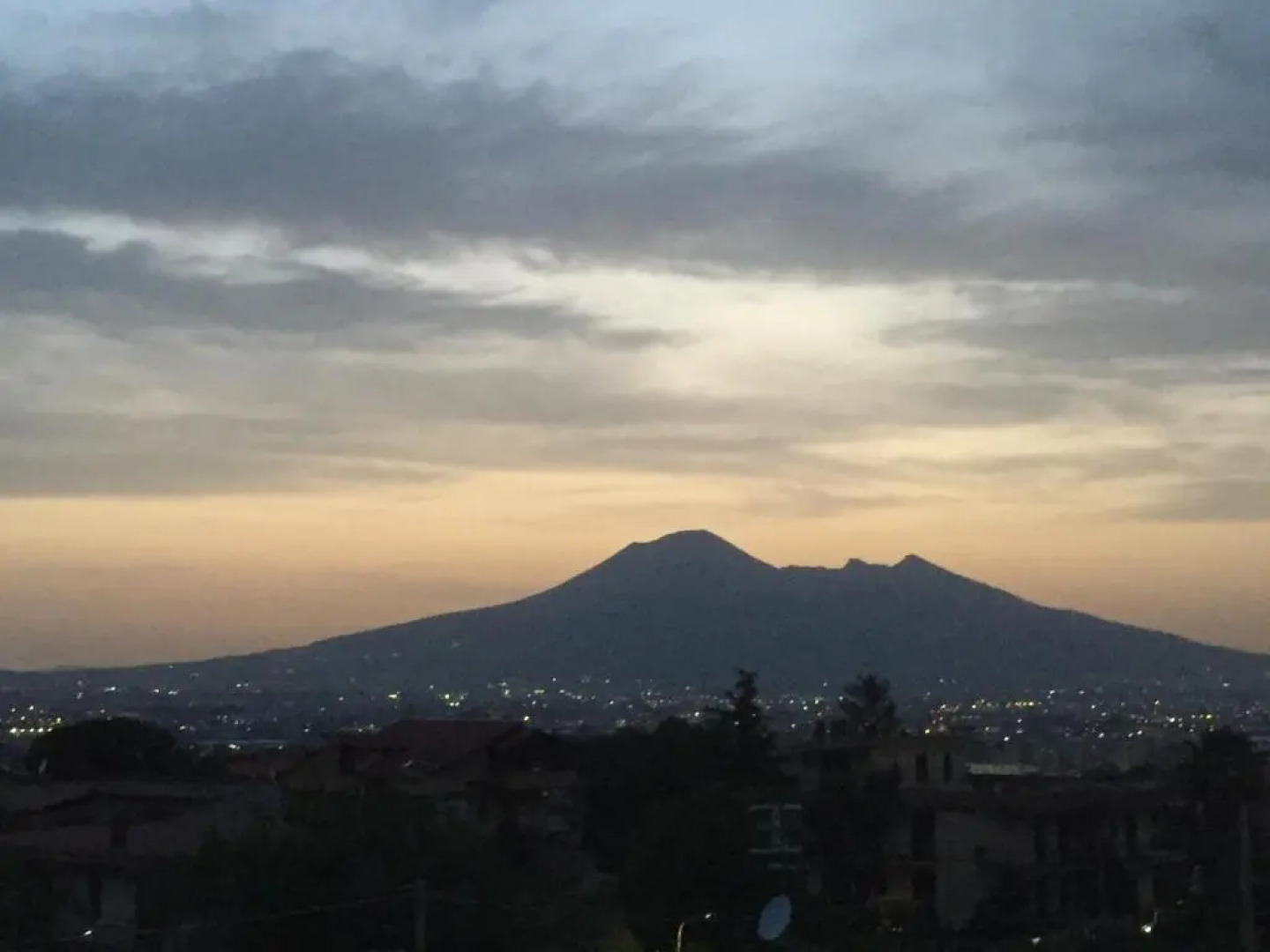 Secret pearl! Amalfi Coast, Pompei & Naples Free parking