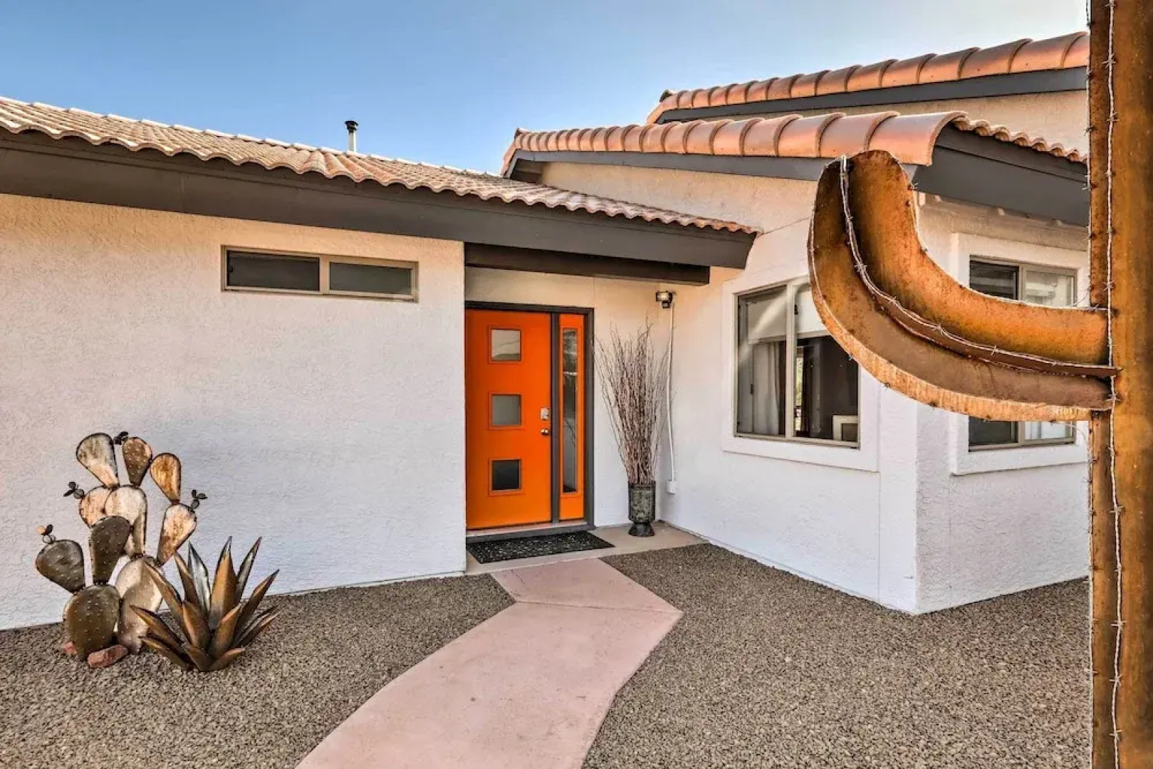 Deck & Indoor Pickleball Court: West Sedona Home!