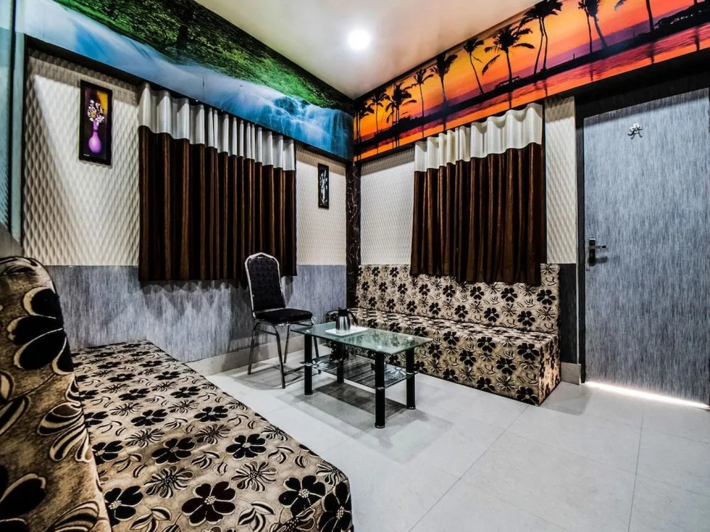 Oyo 28557 Hotel M V International