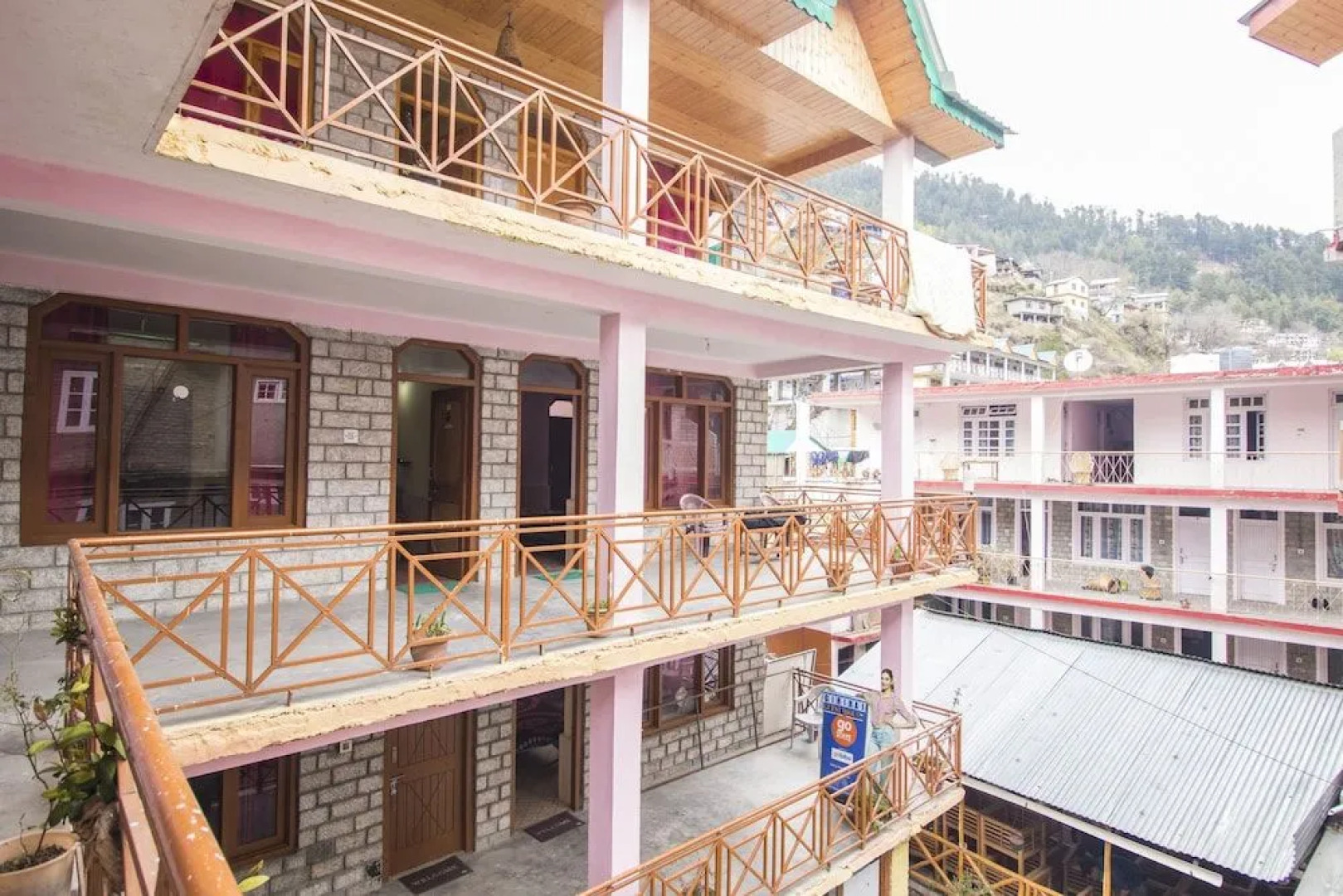 Giriraj Guest House
