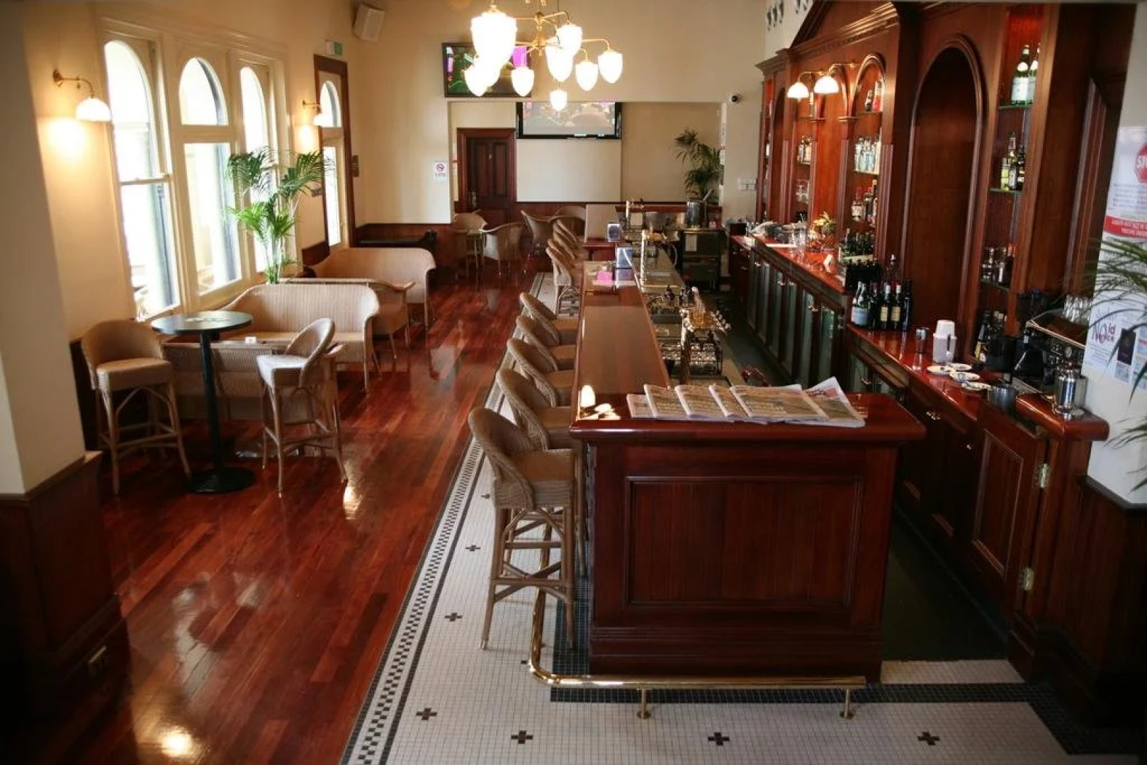 Largs Pier Hotel Motel