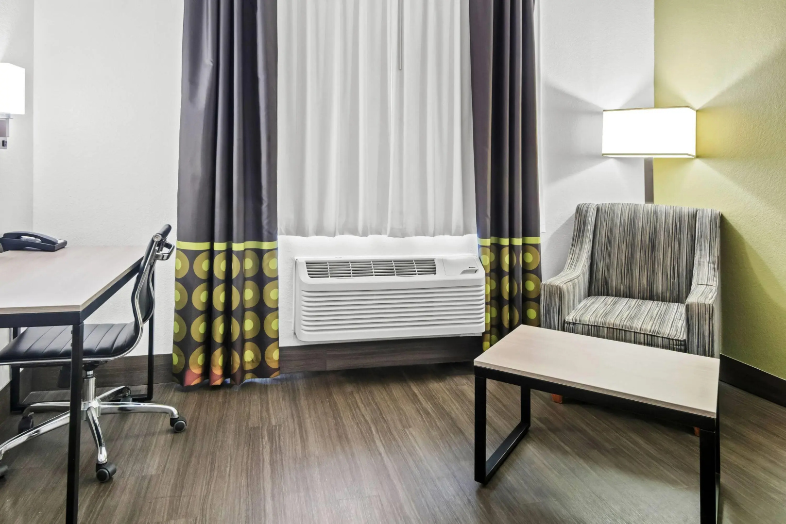 Super 8 by Wyndham Weatherford