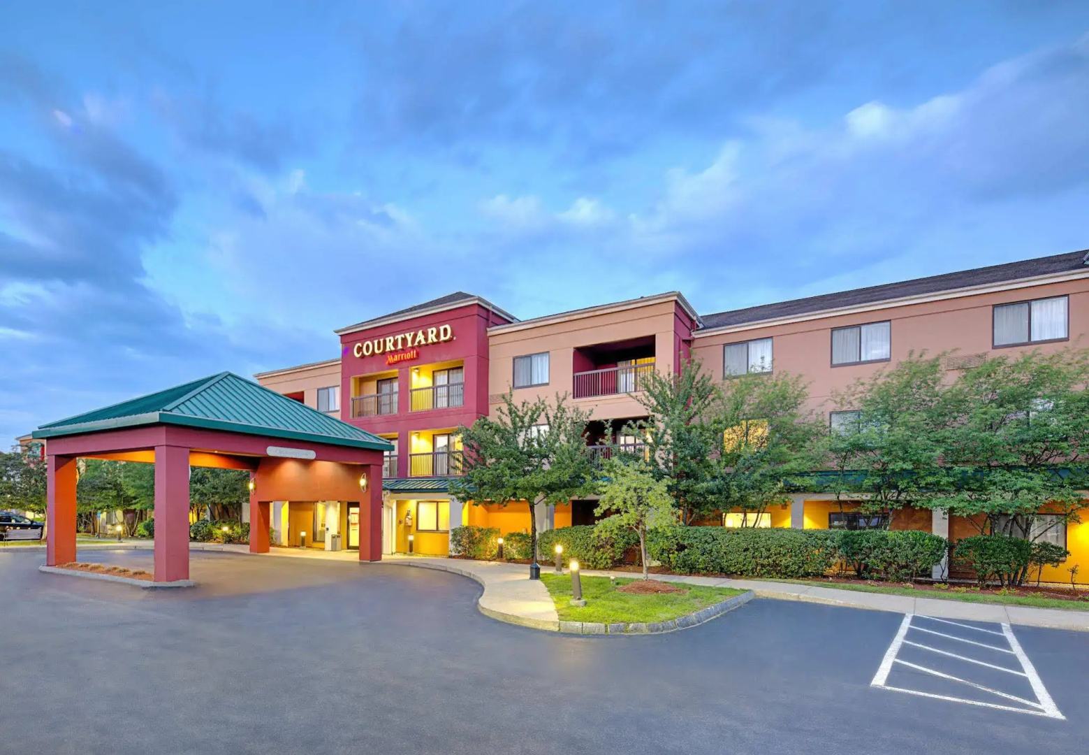Courtyard by Marriott Manchester - Boston Regional Airport