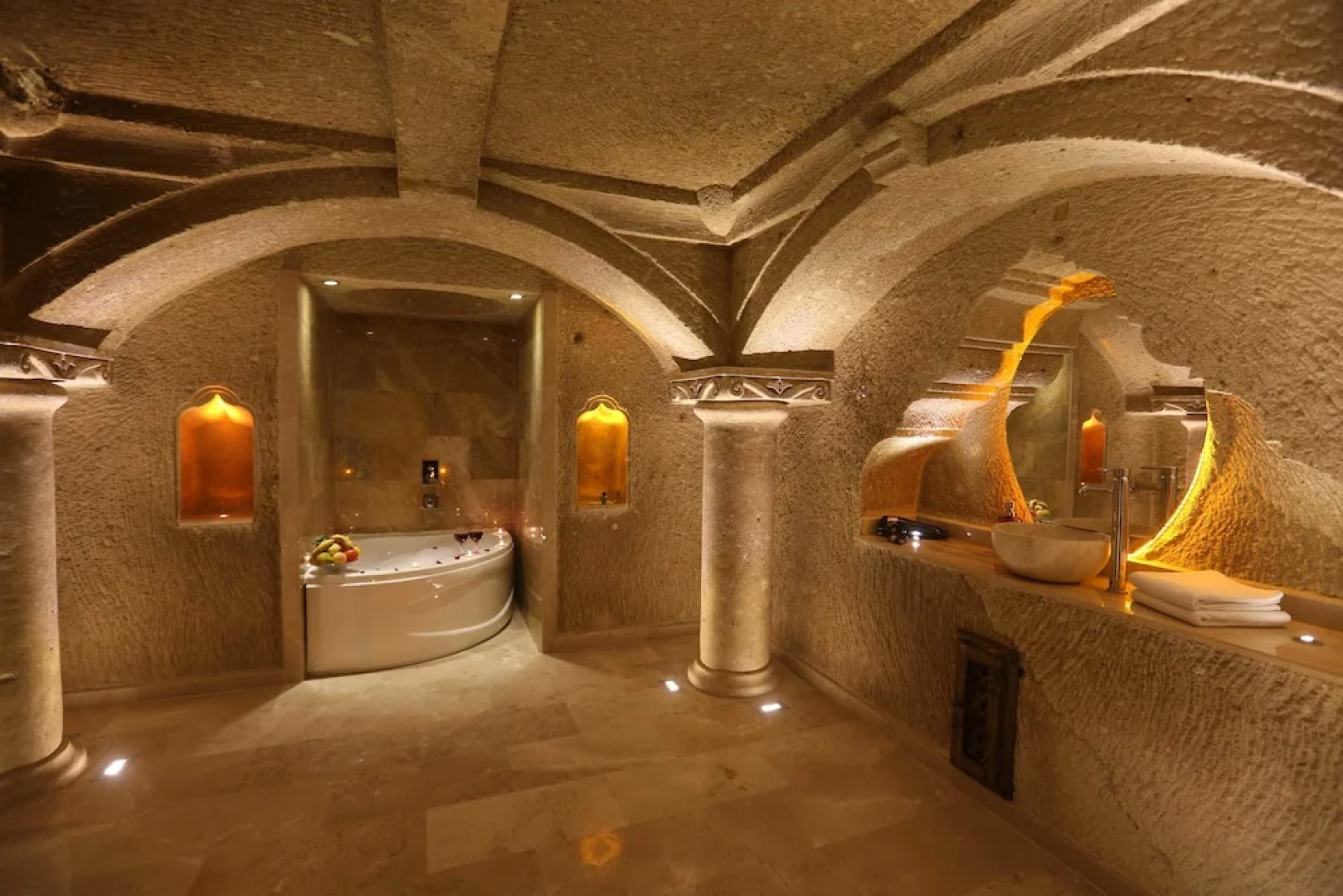 Abu Hayat Cave Suites