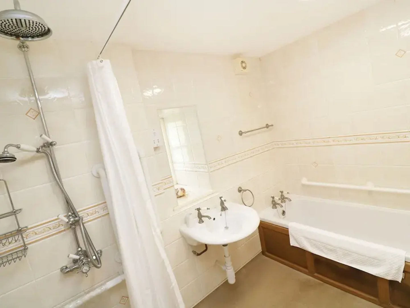 Tregoninny Vineyard and Woodland Farmhouse