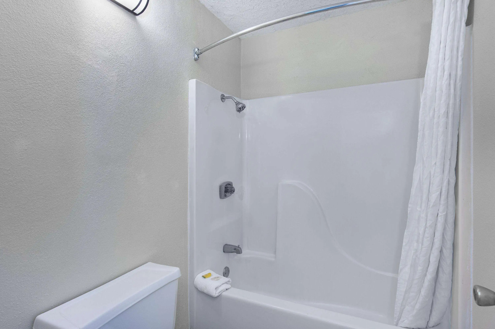 Americana Inn, a Travelodge by Wyndham