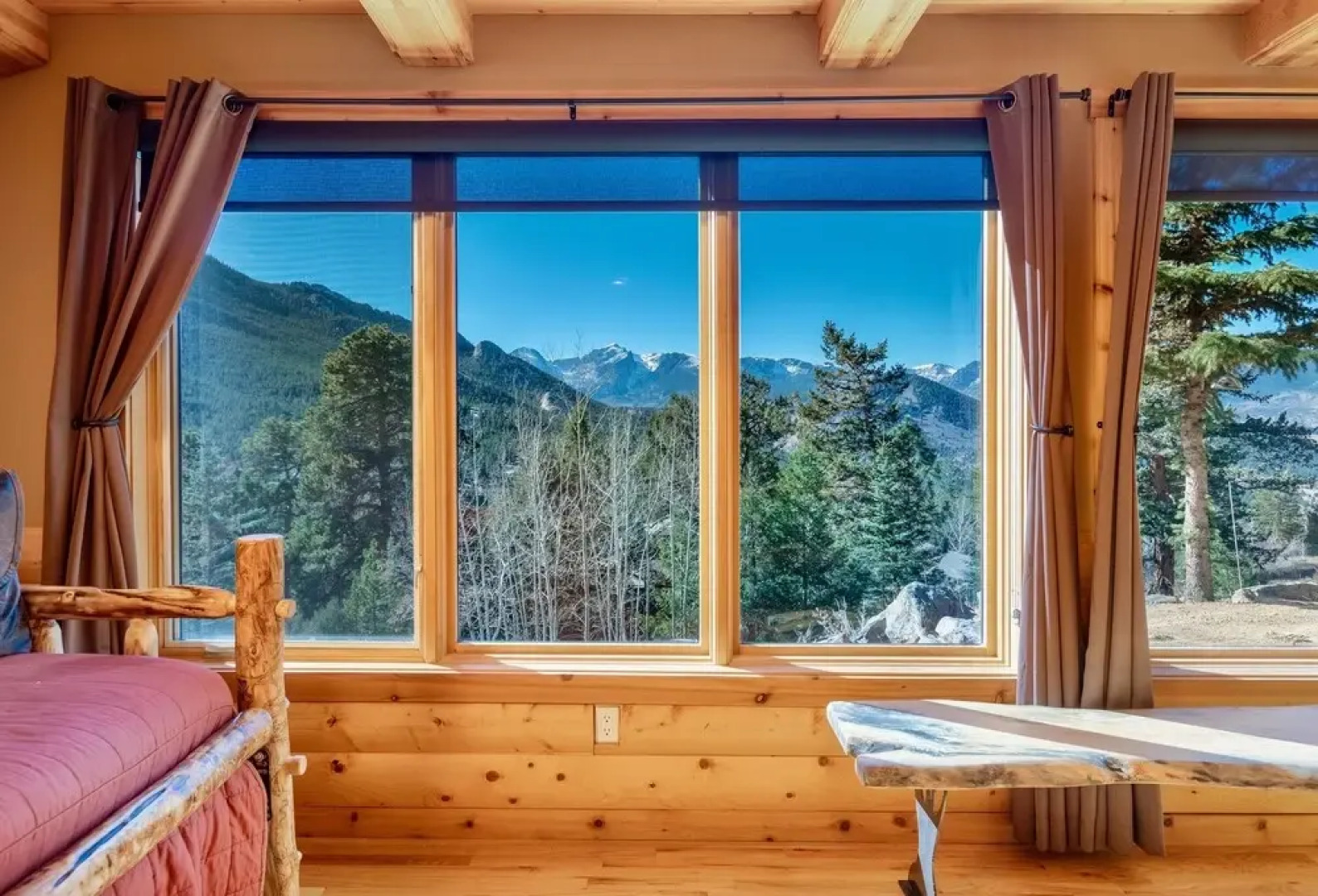 Awestruck Luxury Vacation  At Windcliff 3 Bedroom Home by RedAwning