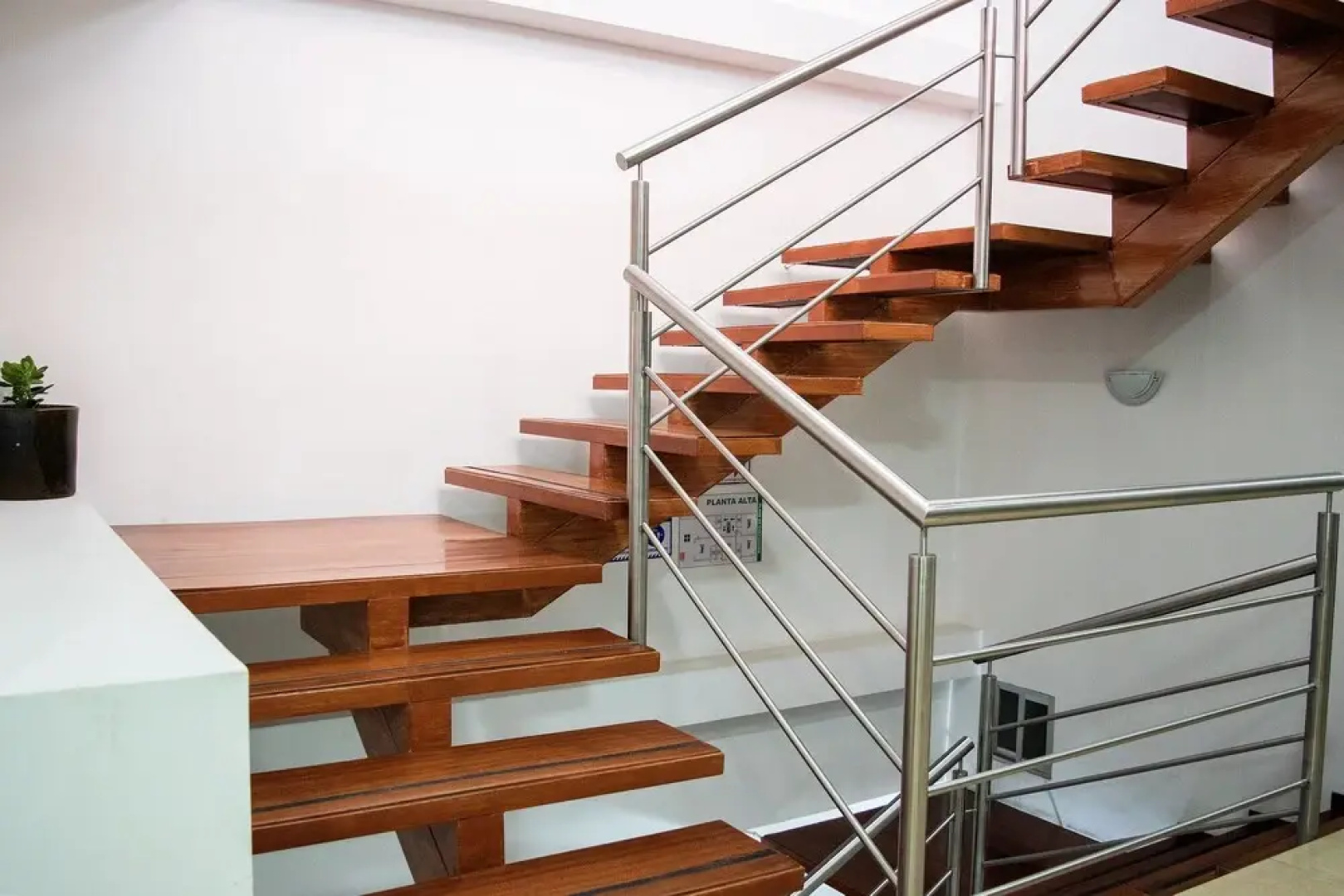 Illari Hotel