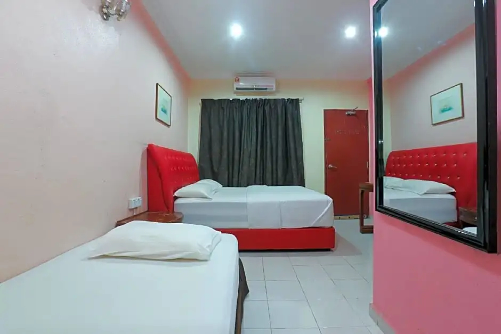 OYO 89892 Hotel Jeli Inn
