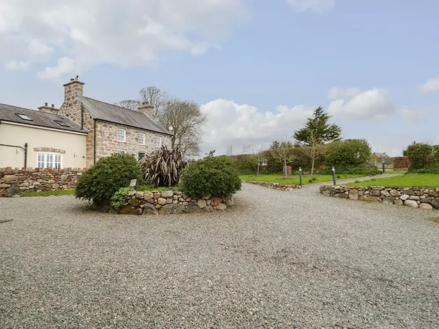 No 2 The Stables