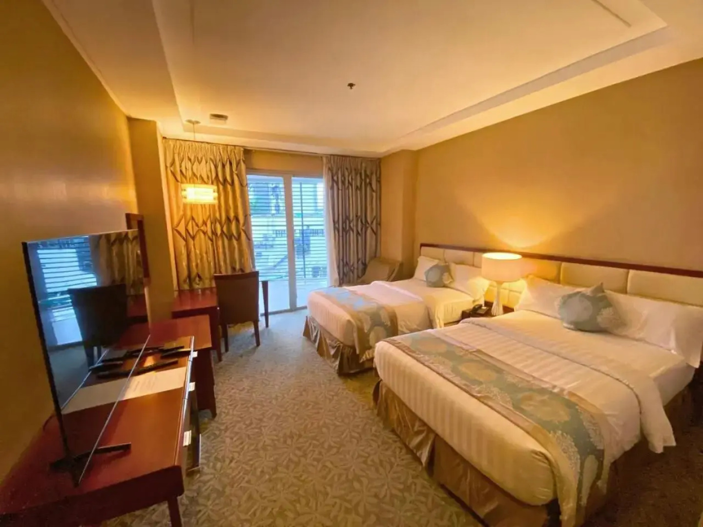 The Avenue Plaza Hotel