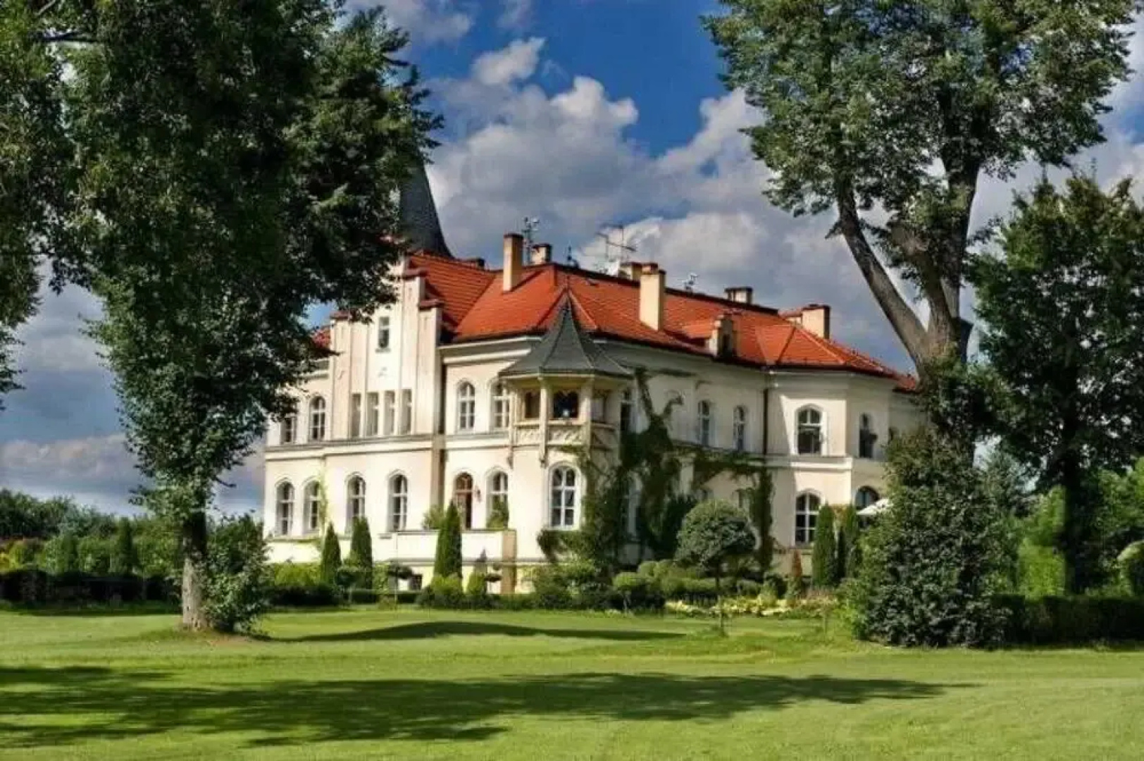 Zespol Palacowo-Parkowy w Dabrowce