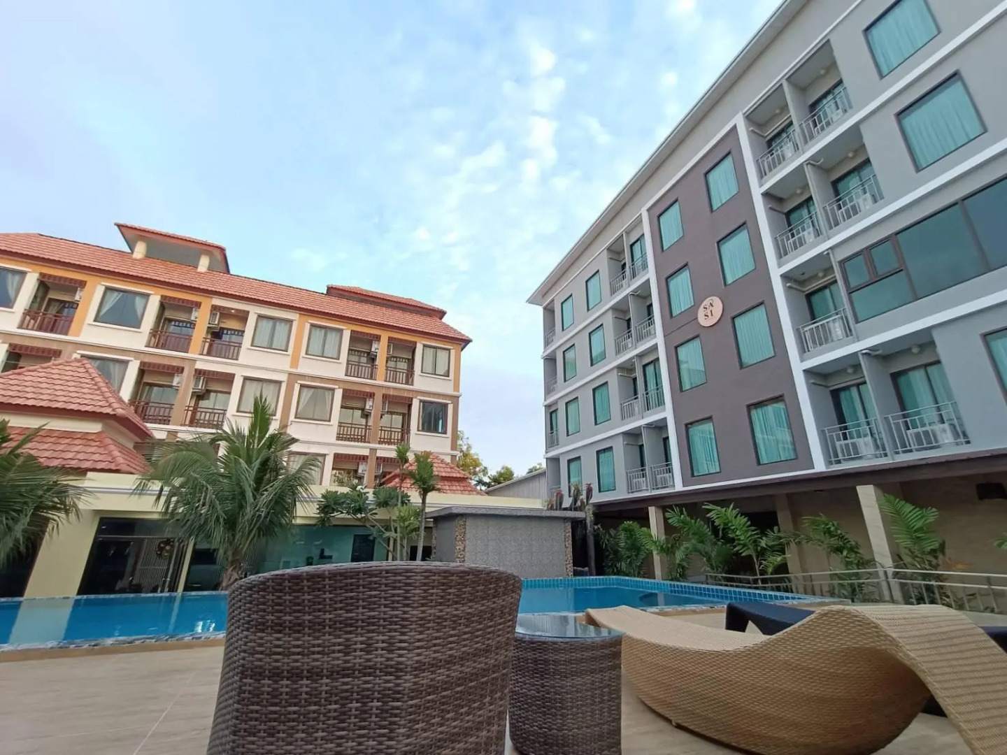 Sasi Nonthaburi hotel and apartment