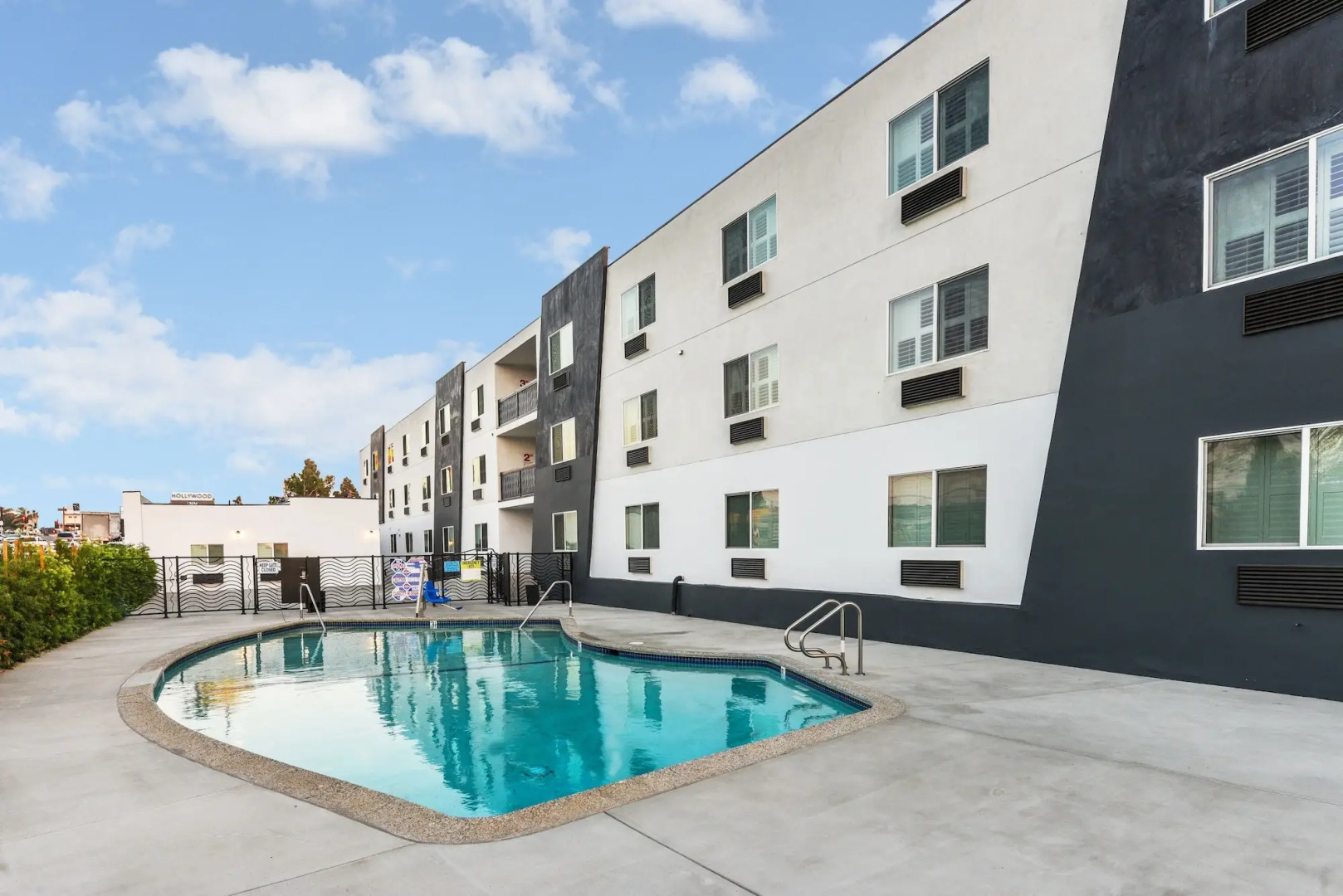 Hollywood Inn Suites Hotel