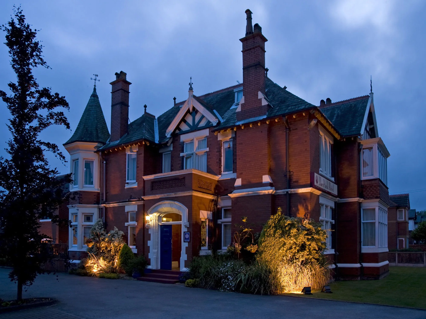 Trivelles Park Hotel