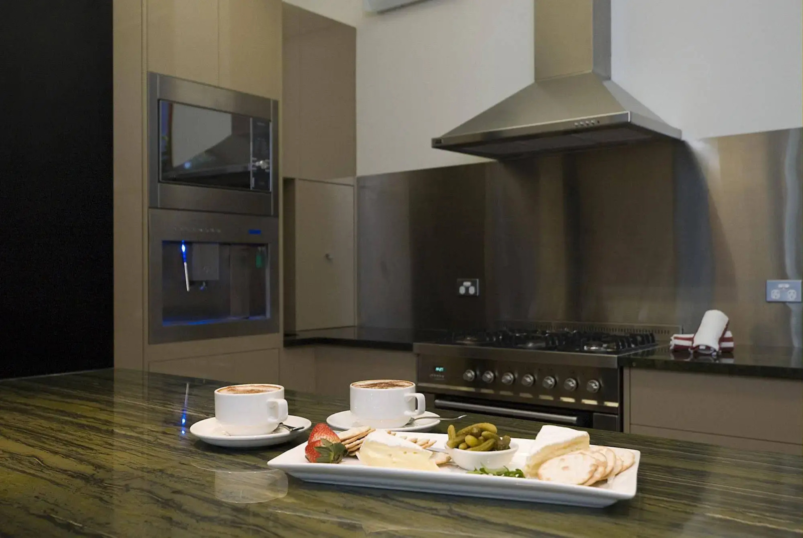 Eumarella Shores Noosa Lake Retreat