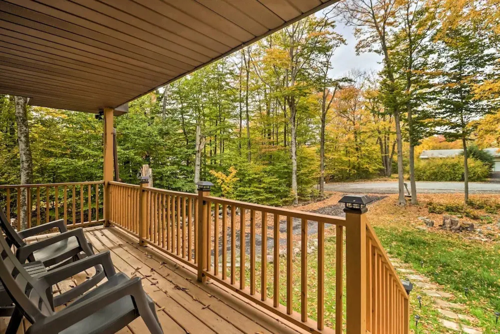 12 Mi to Camelback Ski Resort: Home w/ Decks!