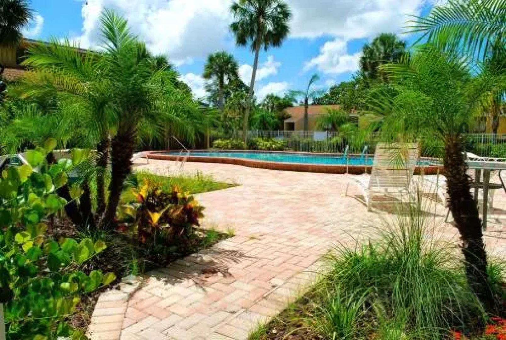 1/1 bed&bath condos 5 min drive to Siesta