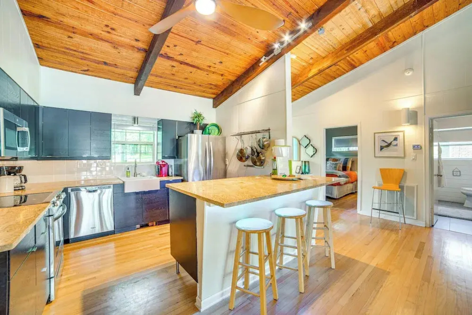 Waterfront Gem on Cedar Creek Lake w/ Deck + Games