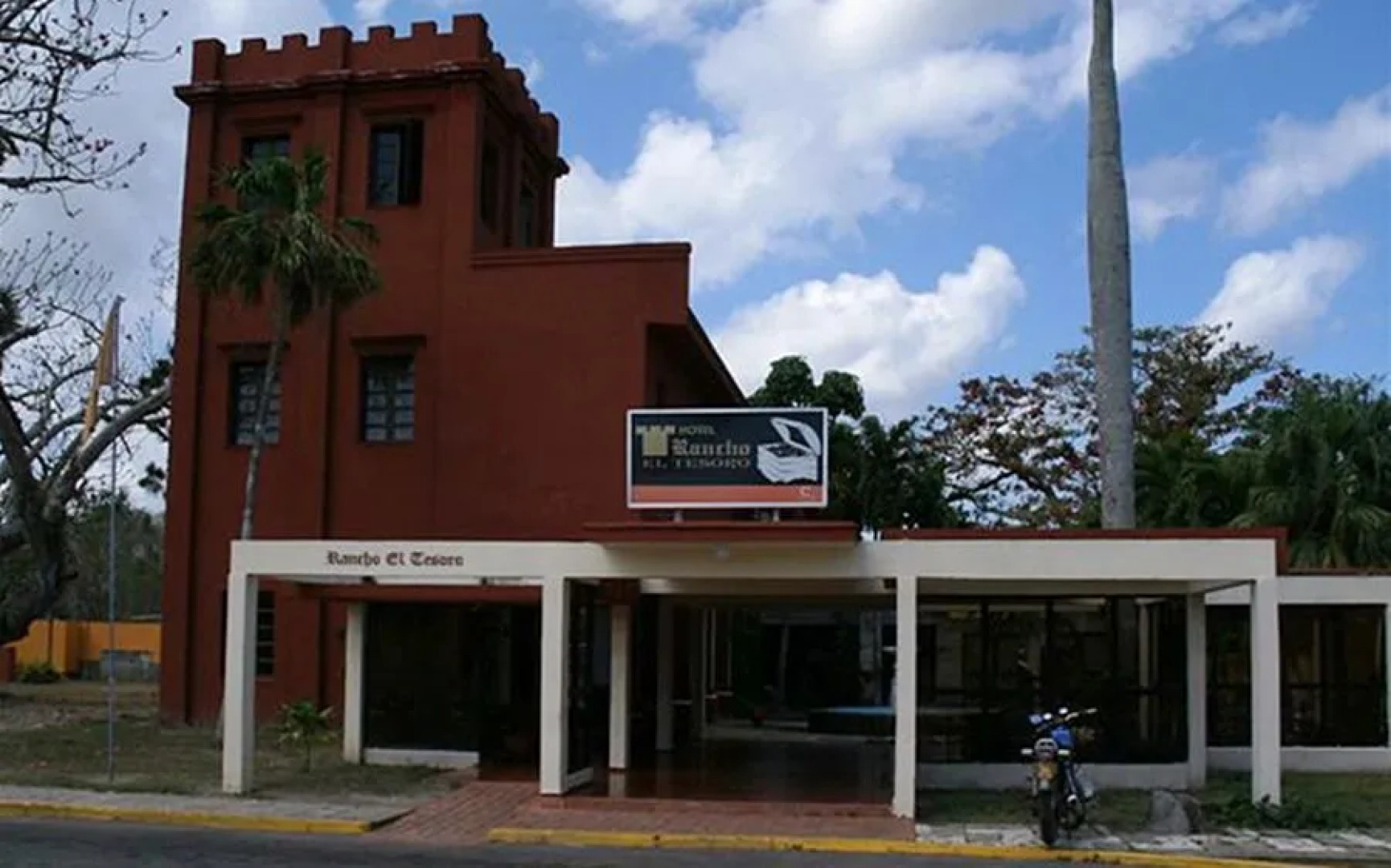 Hotel Rancho el Tesoro