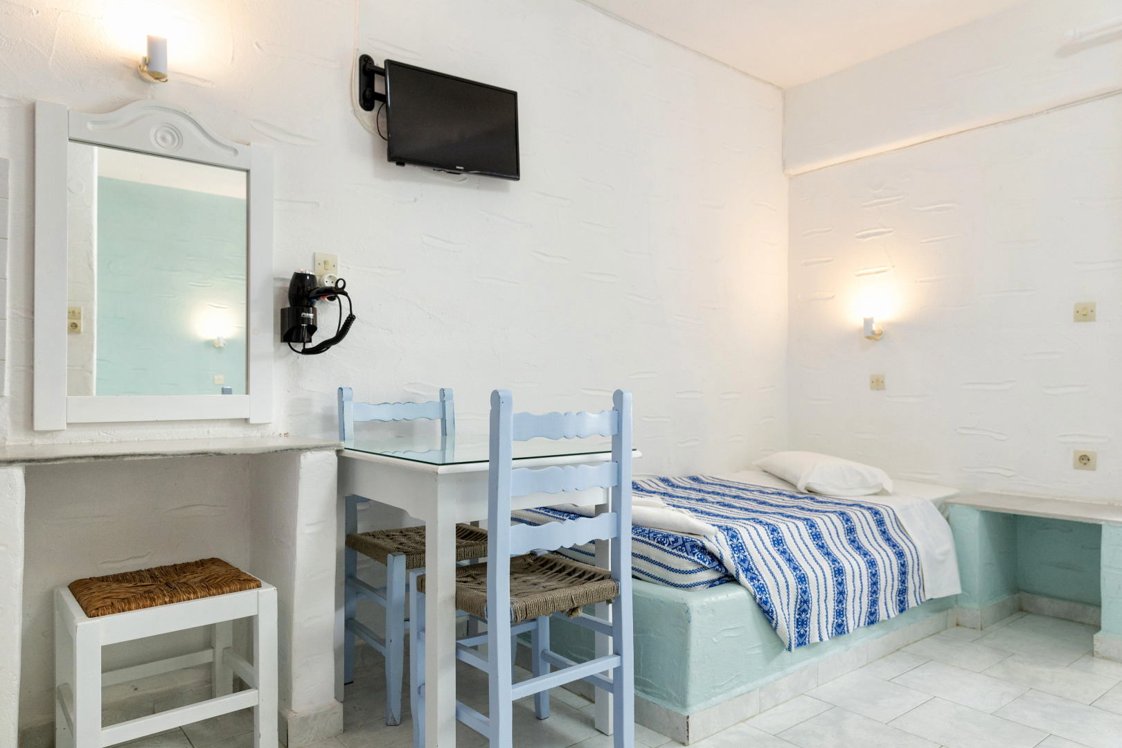 Stratos Studios & Apartments