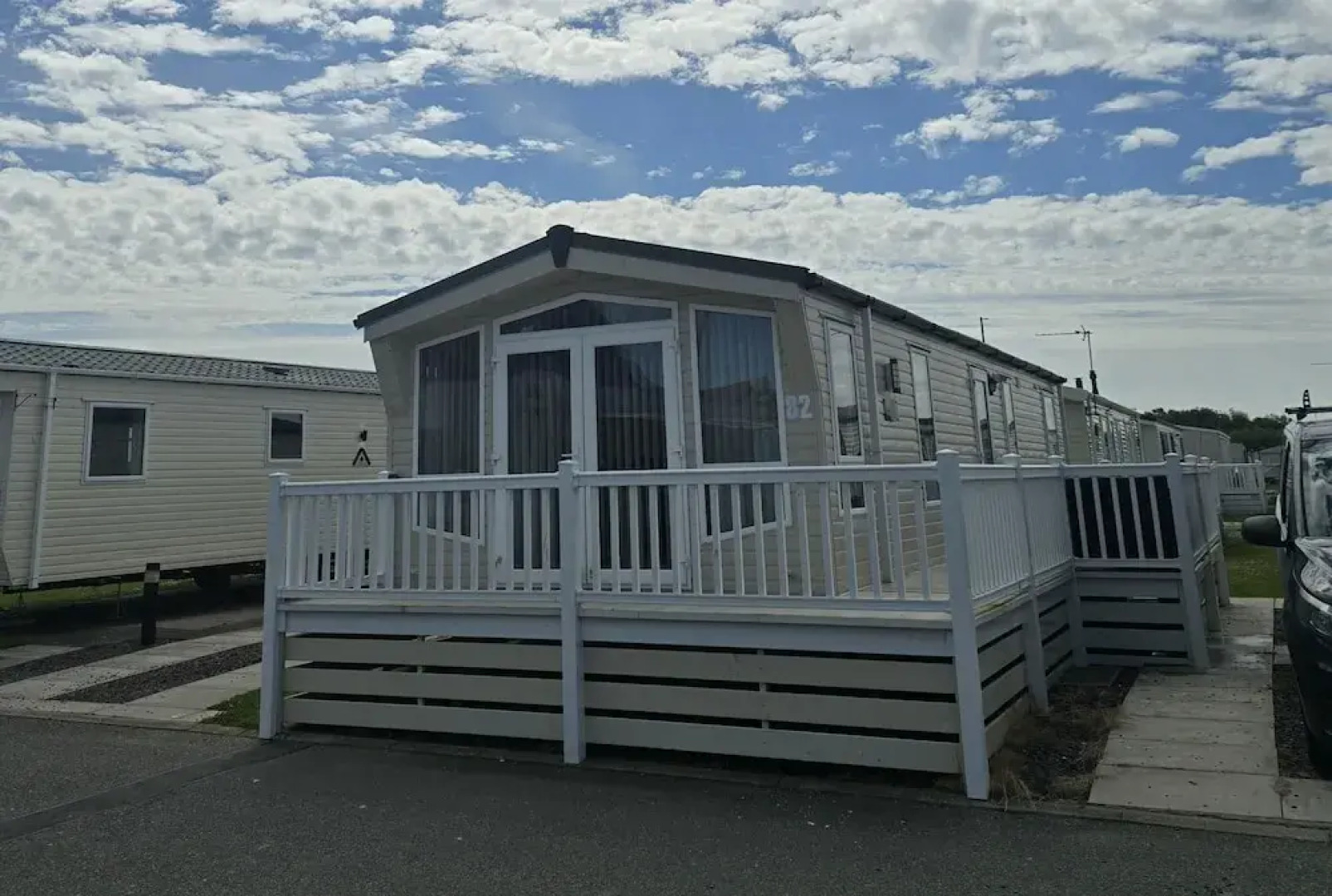 2 bed Platinum-sleeps 6-decking-free Parking